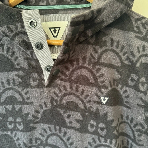 Vissla Boys XL Fleece Hoodie 1/4 Snap Printed Cartoon - Picture 2 of 5
